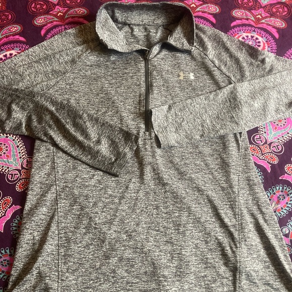 Under Armour Tops - Women’s Lg UA LONG SLEEVE